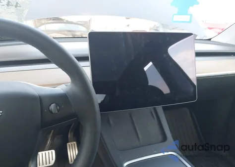 2022 Tesla Model Y Performance Dual Motor All-Wheel Drive z USA, uszkodzony, nr VIN 7SAYGDEF0NF337184